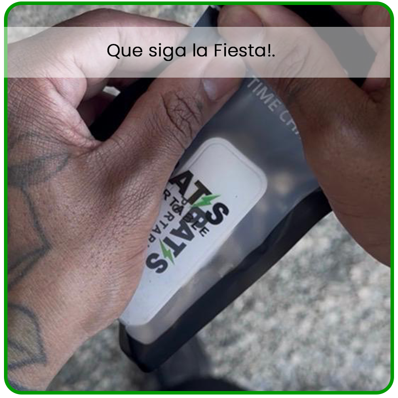 Stand de carga BATS Portable en evento masivo con cargadores portátiles para móviles
