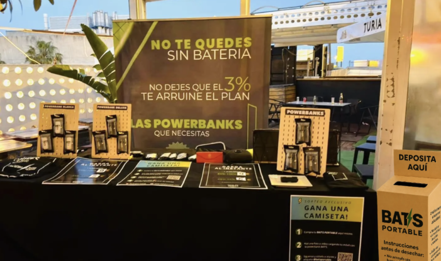 Instalación de stand de carga BATS Portable en recinto de eventos corporativos